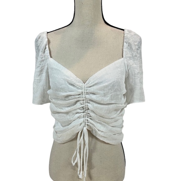 Wayf Tops - Wayf Short Sleeve Rouched Front Smocked Back Crop Top - White - size Medium